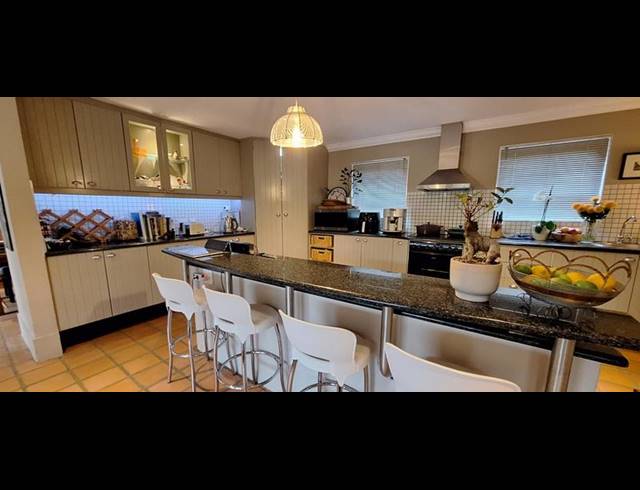 4 BEDROOM HOUSE FOR SALE IN MORELETAPARK